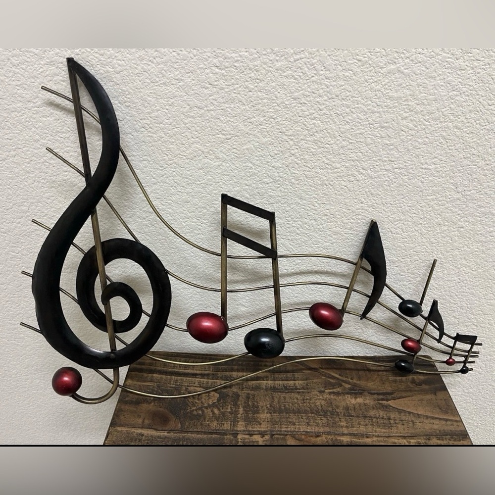 Olivia & May Metal Music Notes Wall Decor